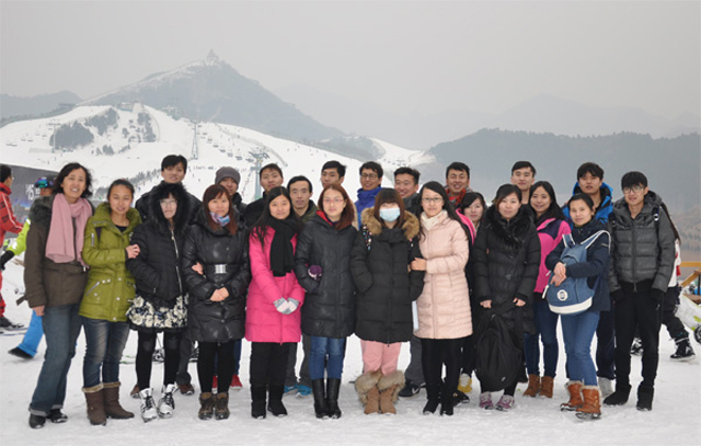 2014年年度總結(jié)大會-滑雪